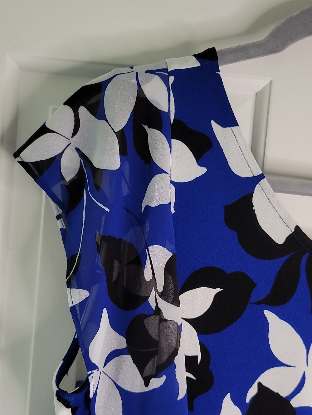 Roz & Ali Ruffle Sleeve Floral Top - Picture 5 of 12